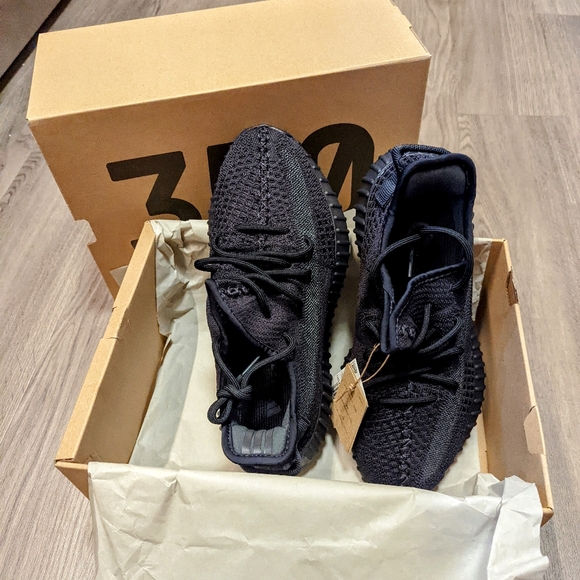 NWT Yeezy Boost 350 V2 onyx New w Tags and box adidas release date June 20 2021 - Picture 3 of 13